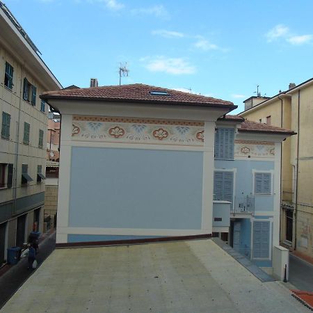 Appartamento Stella Marina In Pieno Centro Di Pietra Ligure Sulla Passeggiata E A Un Passo Dal Mare Eksteriør billede