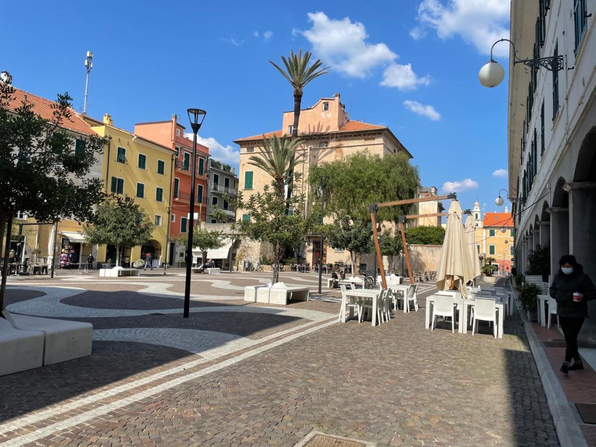Appartamento Stella Marina In Pieno Centro Di Pietra Ligure Sulla Passeggiata E A Un Passo Dal Mare Eksteriør billede
