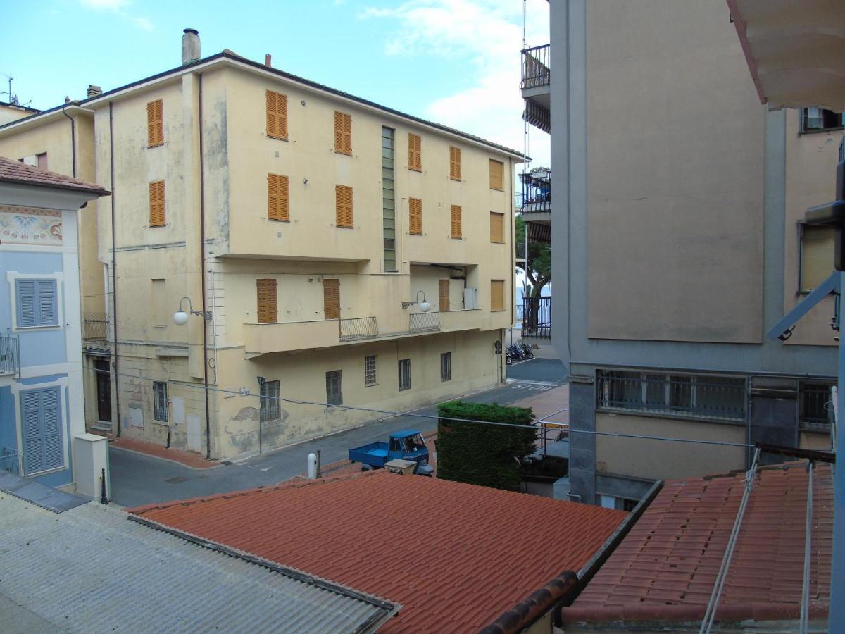 Appartamento Stella Marina In Pieno Centro Di Pietra Ligure Sulla Passeggiata E A Un Passo Dal Mare Eksteriør billede